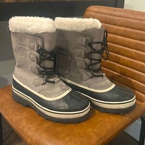 Size 7, gray Sorel waterproof snow boots